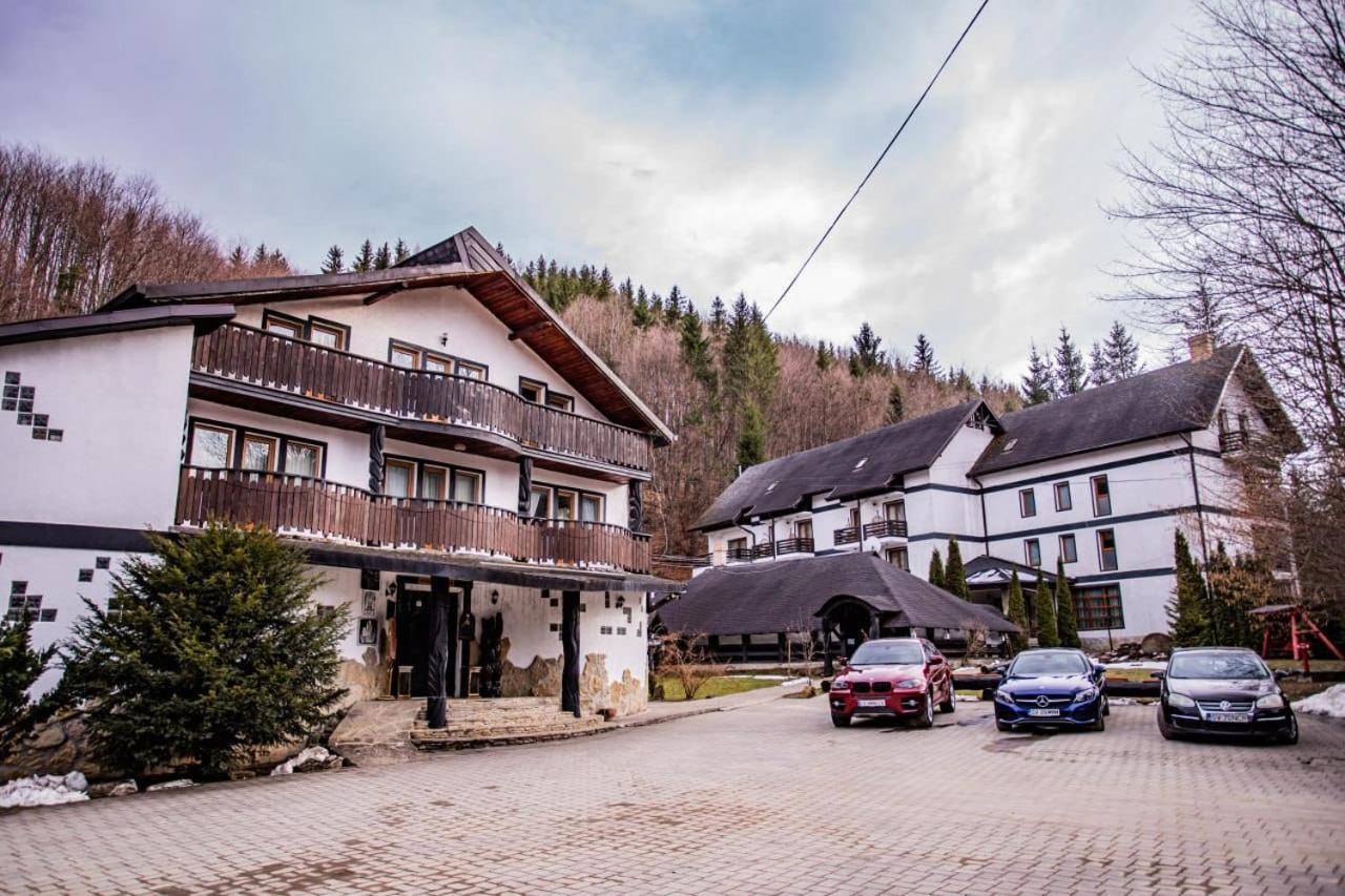 Casa Octavian Otel Sucevita Dış mekan fotoğraf